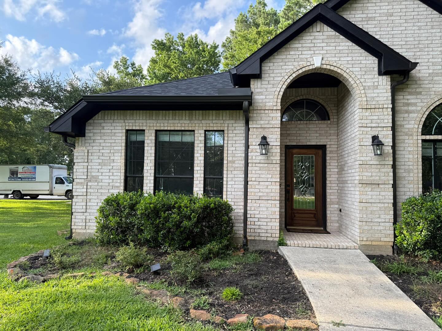 Commercial gutter installation